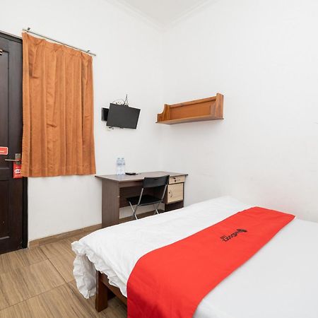 Hotel Reddoorz At Nginden Sorabaya Extérieur photo