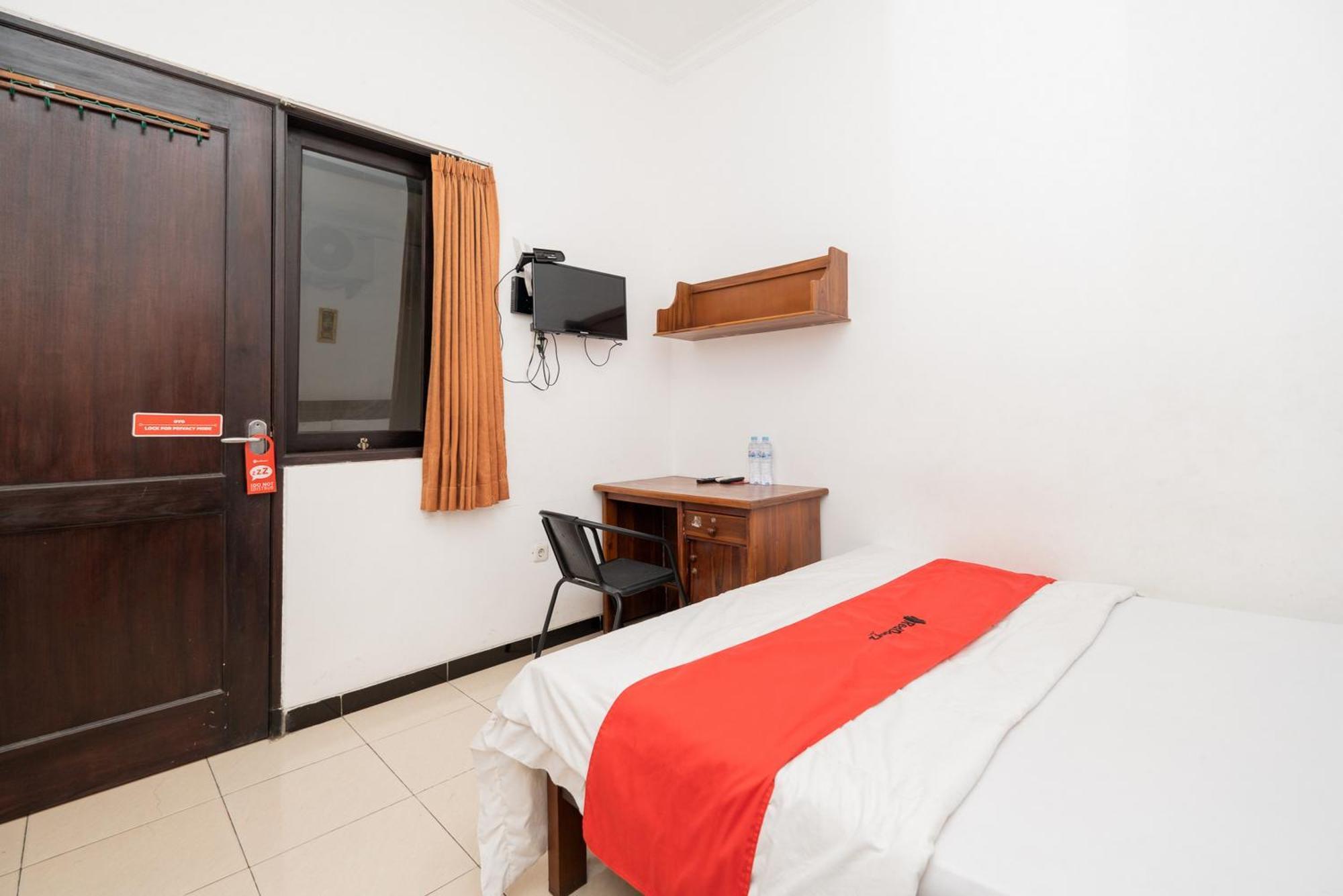 Hotel Reddoorz At Nginden Sorabaya Extérieur photo