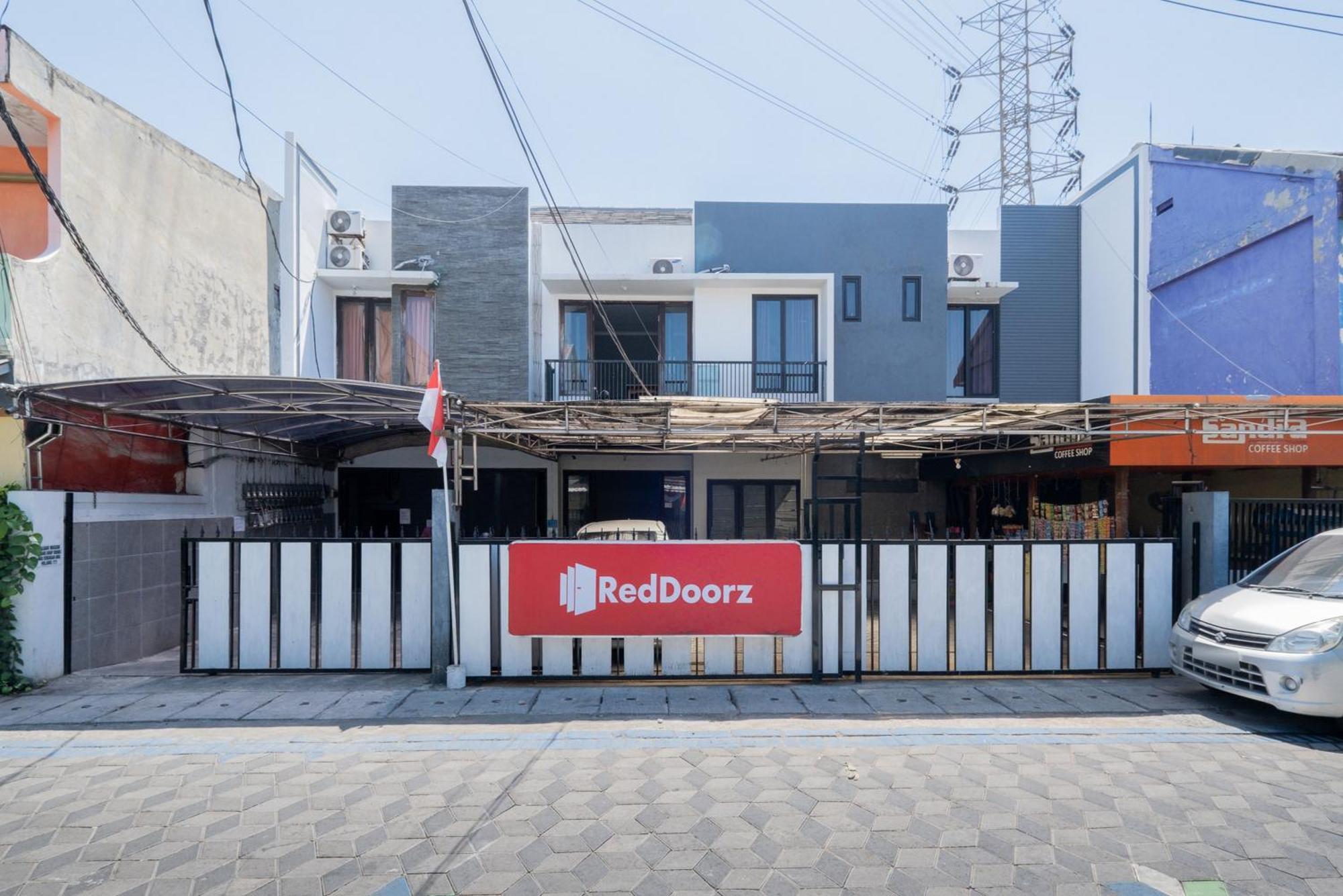 Hotel Reddoorz At Nginden Sorabaya Extérieur photo